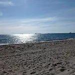 Tranquil Haven Near بيت للعطل