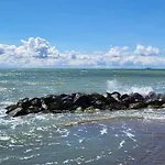 بيت للعطل Tranquil Haven Near *